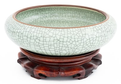 Chinese Celadon Crackle Glaze Porcelain Bowl