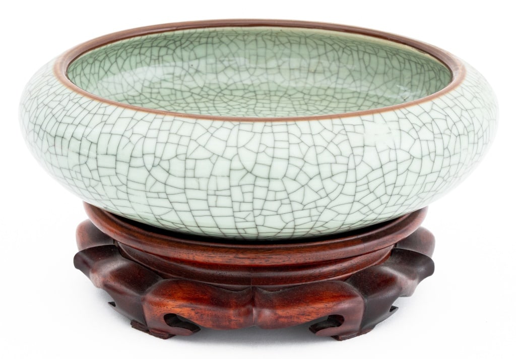 Chinese Celadon Crackle Glaze Porcelain Bowl (1 of 7)