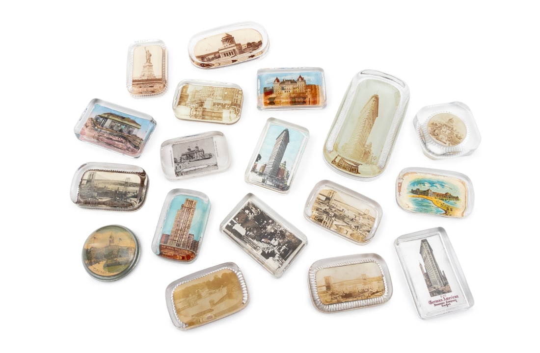 New York Photograph Mounted Glass Paperweights, 18: Collection of 18 New York City Photograph Mounted Glass Paperweights, late 19th century and early 20th century, comprising: "Fountain and Lake, Central Park, N.Y.", "Brooklyn Bridge", "Statue of Liber