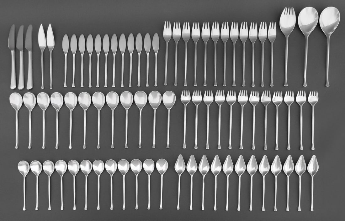 A. Michelsen x H. Nils Sterling Silver Service, 80: Anton Michelsen for H. Nils Sterling Silver Flatware Service Set, in the "Saphir" pattern, comprising: (12) twelve dinner forks, (12) tablespoons (3) three dinner knives, (12) twelve butter knives, (1