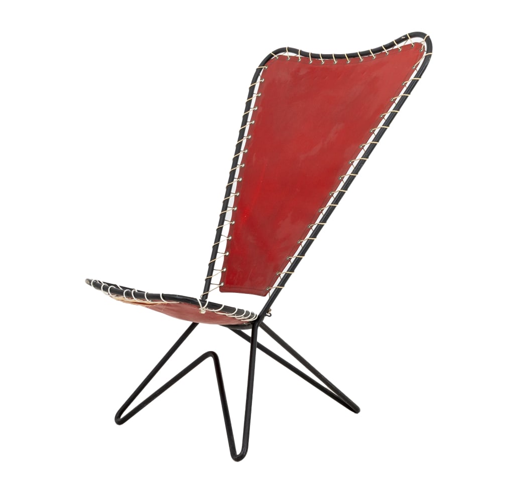 Pipsan Saarinen Swanson Red Canvas Chair: Pipsan Saarinen Swanson Sol-Air Red Canvas Chair, likely custom made, in triangular form with black patinated wrought iron frame and removable seat, unmarked. 42" H x 19" W x 32" D; seat: 15.5" H. Pro
