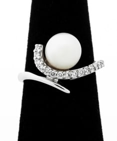 14K White Gold Pearl & Diamond Ring