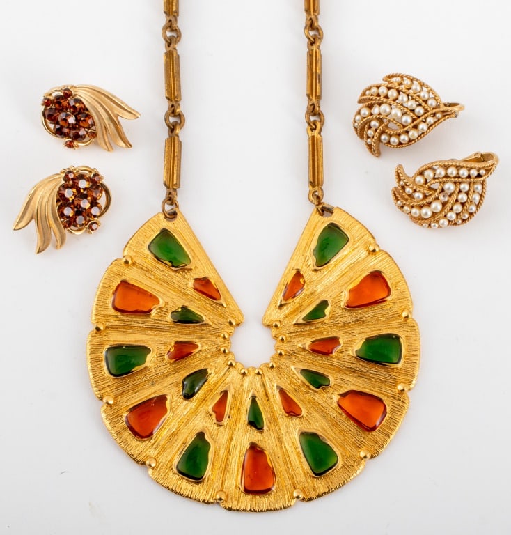 Trifari Gold-Tone Metal Jewelry, 3 Pieces (1 of 8)