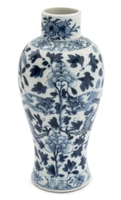 Chinese Blue and White Dragon Porcelain Vase