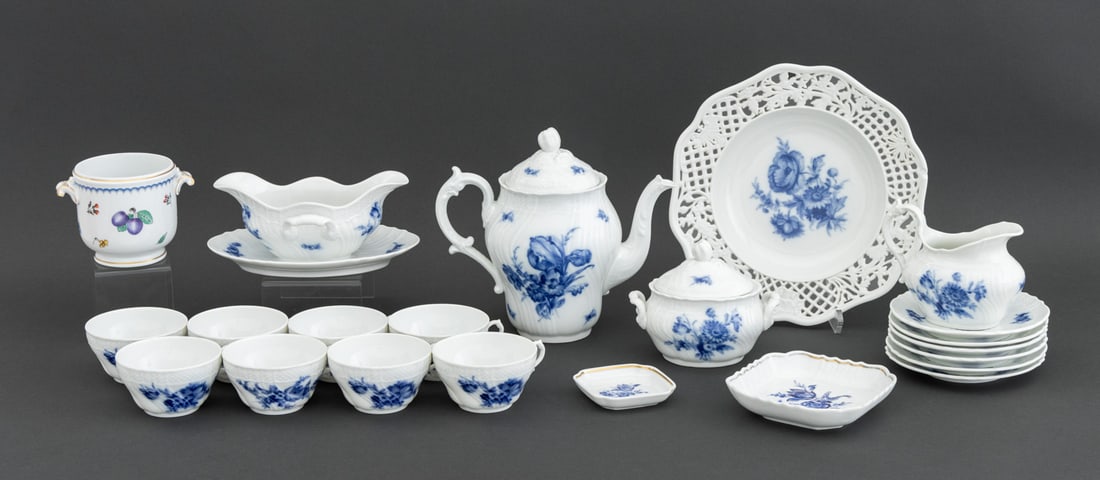 Richard Ginori "Fiori Blu" Porcelain Service, 22 (1 of 16)