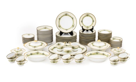 Japanese Noritake Porcelain Dinner Service, 102
