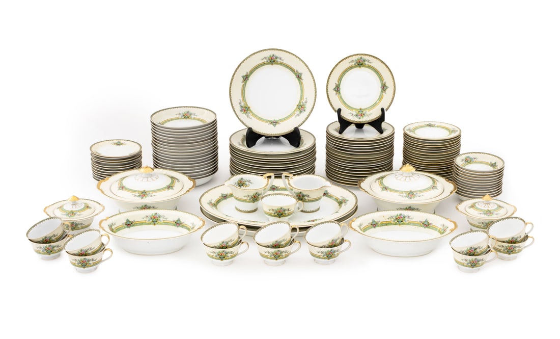 Japanese Noritake Porcelain Dinner Service, 102: Japanese Noritake Porcelain Dinner Service Set, in the "Mystery #116" pattern, comprising: (13) thirteen dinner plates, (19) nineteen dessert plates, (19) small bowls, (15) fifteen teacups, (12) sauce