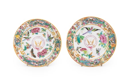 Chinese Export Porcelain Armorial Dishes, Pair