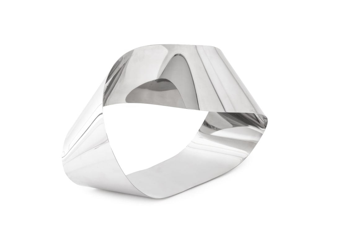 Megaron Abstract Freeform Chrome Sculpture: Megaron Abstract Freeform Chrome Sculpture, marked to underside. 13" H x 18.75" W x 8.5" D. Provenance: From a 30 West 63rd Street Collection. Keywords: Postmodern, Designer, Statue, Tabletop sculptur