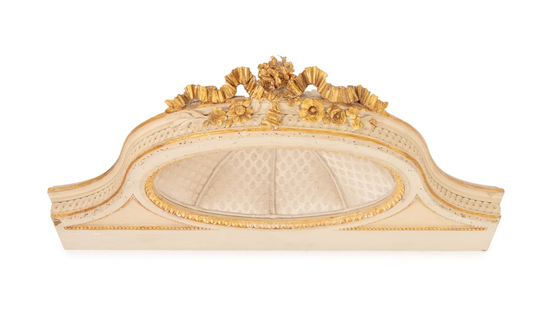 Louis XVI Style Painted & Giltwood Lit a la Turque: Louis XVI Style White Painted and Giltwood Lit a la Turque, the oval form with floral crest and beige upholstered interior. 8" H x 39" W x 21" D. Provenance: From an East 72nd Street Estate.