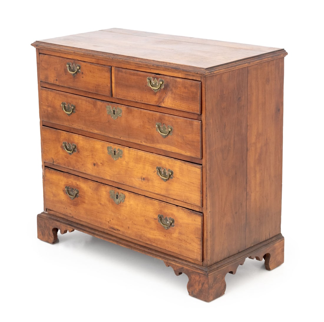 American Mahogany Chest of Drawers: American Mahogany Chest of Drawers, circa 1800, having two short drawers above three frieze drawers, with brass drawer pulls and carved bracket feet. 35" H x 37.5" W x 18.75" D. Provenance: From a Gre