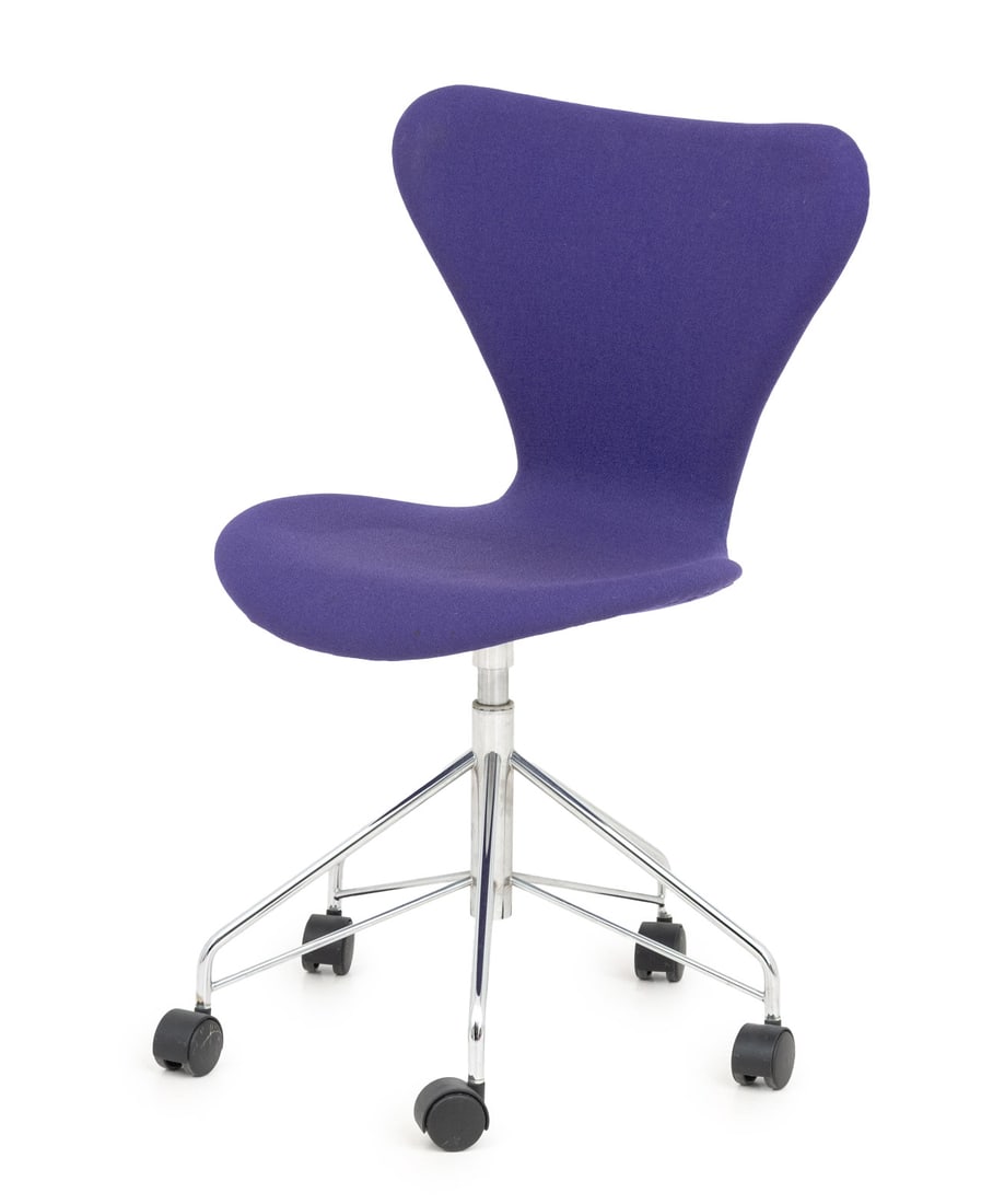 Arne Jacobsen x Fritz Hansen Series 7 Office Chair: Arne Jacobsen for Fritz Hansen Series 7 Office Chair, 1996, with purple upholstered seat on chrome-plated five leg base on casters, "Fritz Hansen / Arne Jacobsen / 1996" label to underside. 32.5" H x