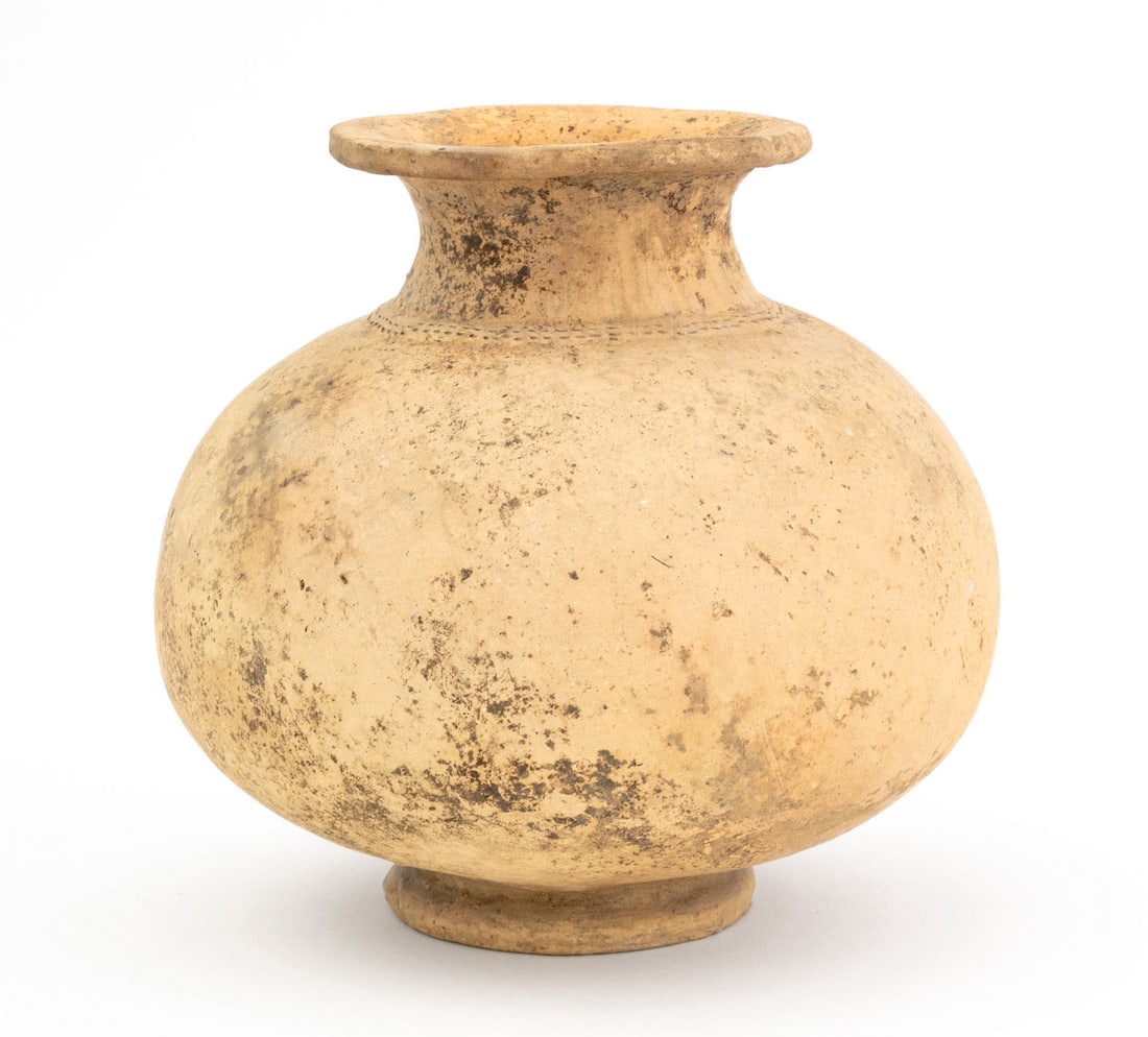 Pre-Columbian Pottery Ovoid Vase (1 of 8)