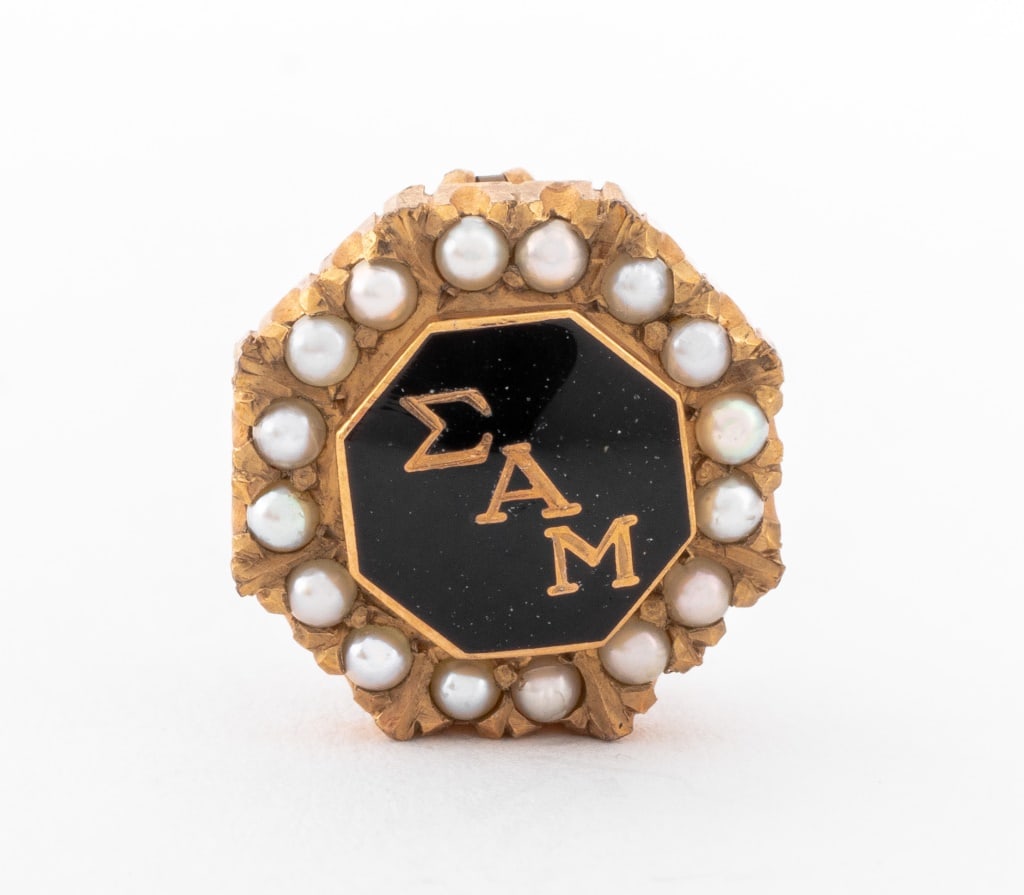 10K Gold & Pearl Sigma Alpha Mu Fraternity Pin (1 of 6)