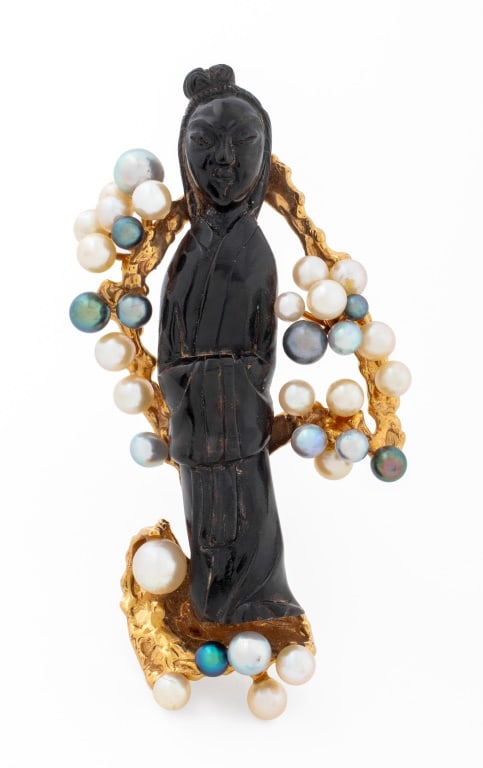 Chinese Coral Guanyin 14K Yellow Gold Pearl Brooch: Chinese Carved Black Coral Guan Yin 14K Yellow Gold Pearl Brooch, featuring a carved black coral Guanyin figure surrounded by 33 cultured round pearls approx. 4.0 - 7.5 mm., worn through fabric with p
