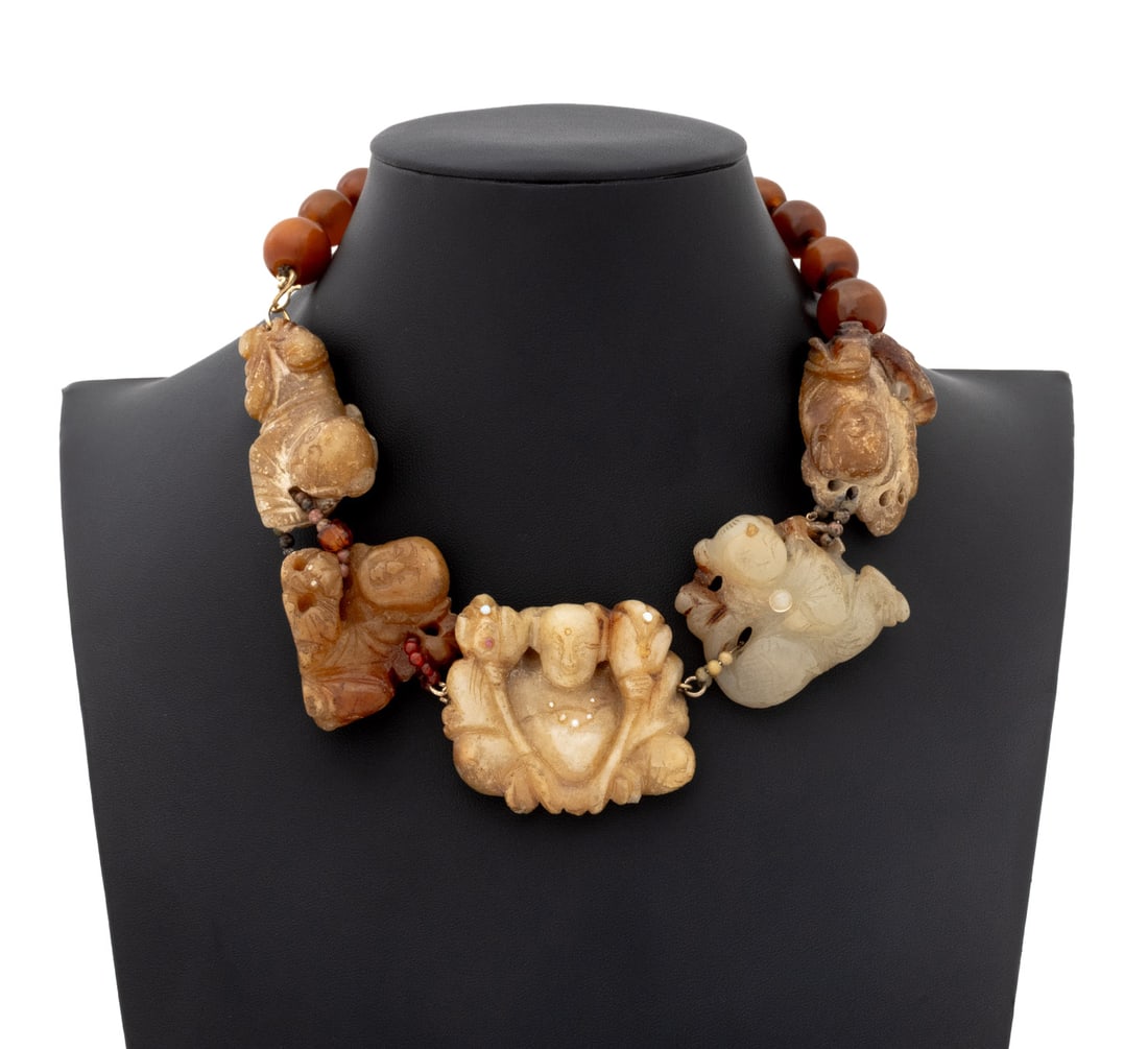 Constance Abernathy Carved Jade Necklace: Constance Abernathy (American, 1931-1994) Carved Jade Necklace, with five figural Chinese jade carvings and thirteen amber-tone beads joined together with 14K yellow gold hook clasp. Gold tested. 17"