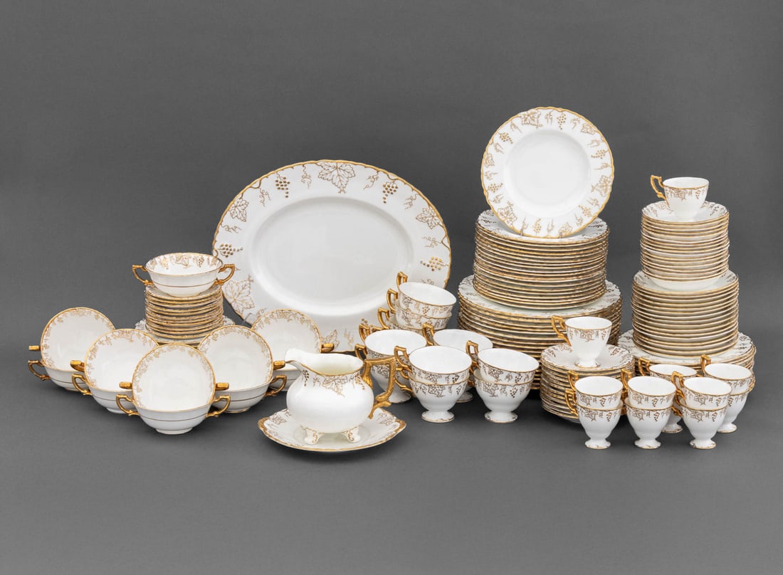 Royal Crown Derby Porcelain Dinner Service, 153 (1 of 19)