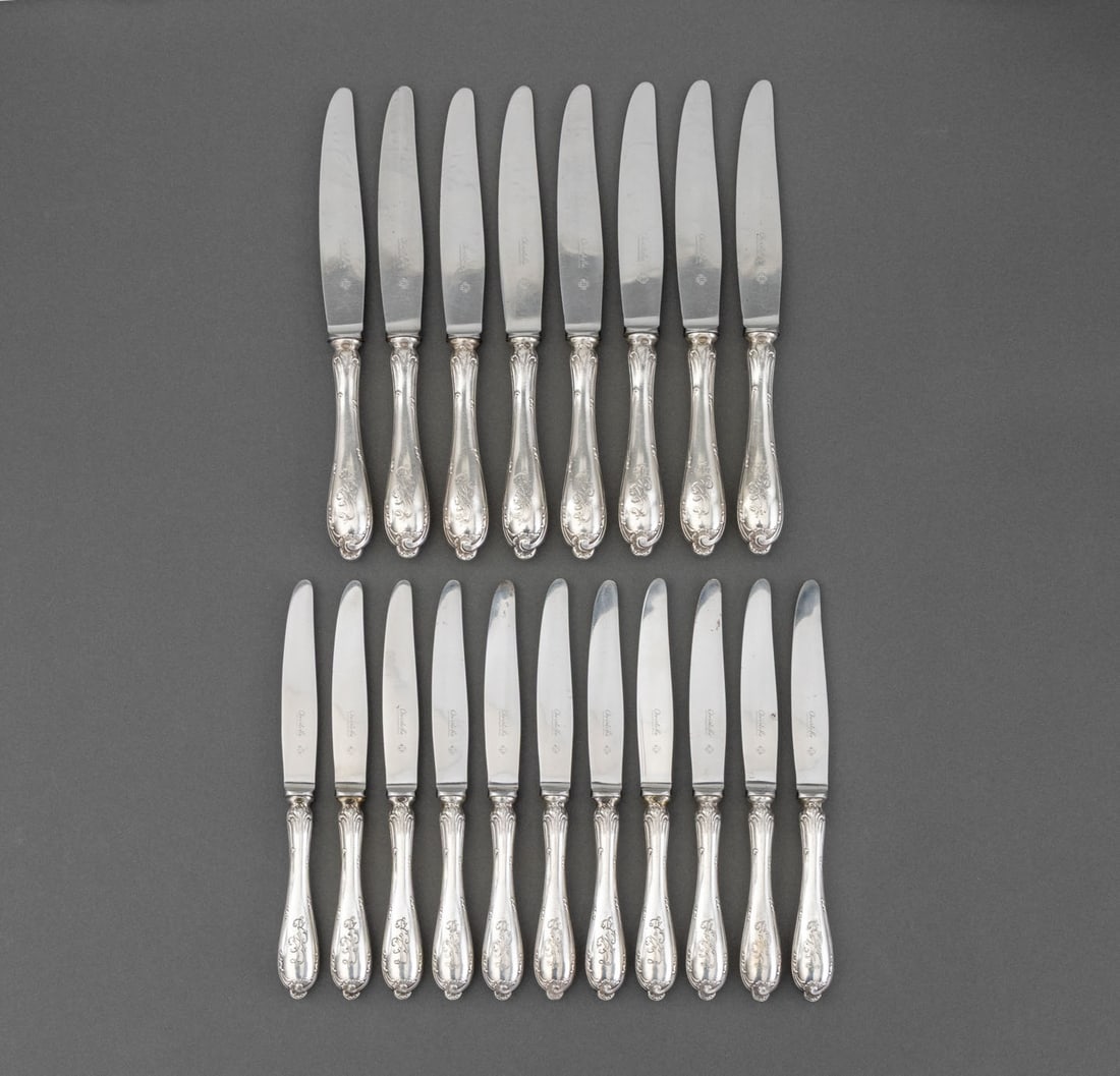 Christofle Silver Plate Flatware, 19 Pcs.: Set of 19 Christofle Silver Plate Flatware Pieces, comprising: (8) eight dinner knives and (11) luncheon knives, marked to handles and blades. Dinner knife: 10" L. Provenance: From a New York City
