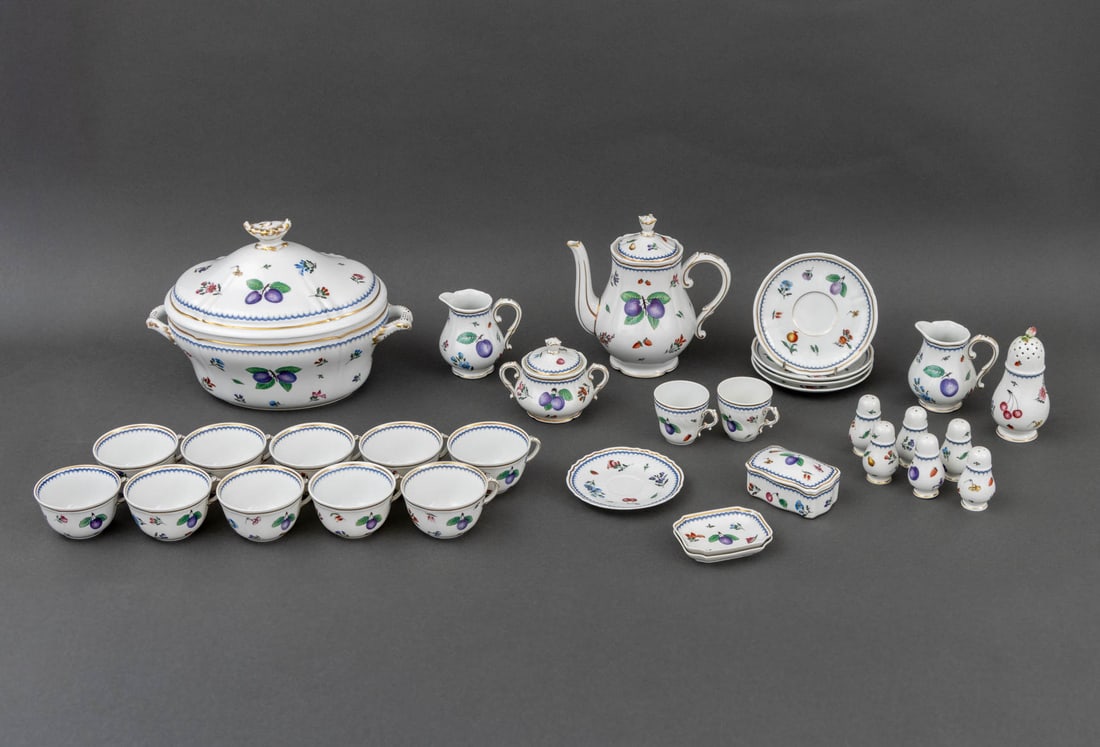 Richard Ginori Porcelain Service, 31 Pcs. (1 of 20)