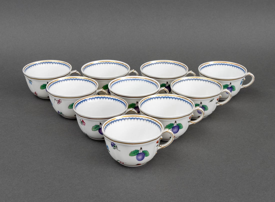 Richard Ginori Porcelain Service, 31 Pcs. - 2