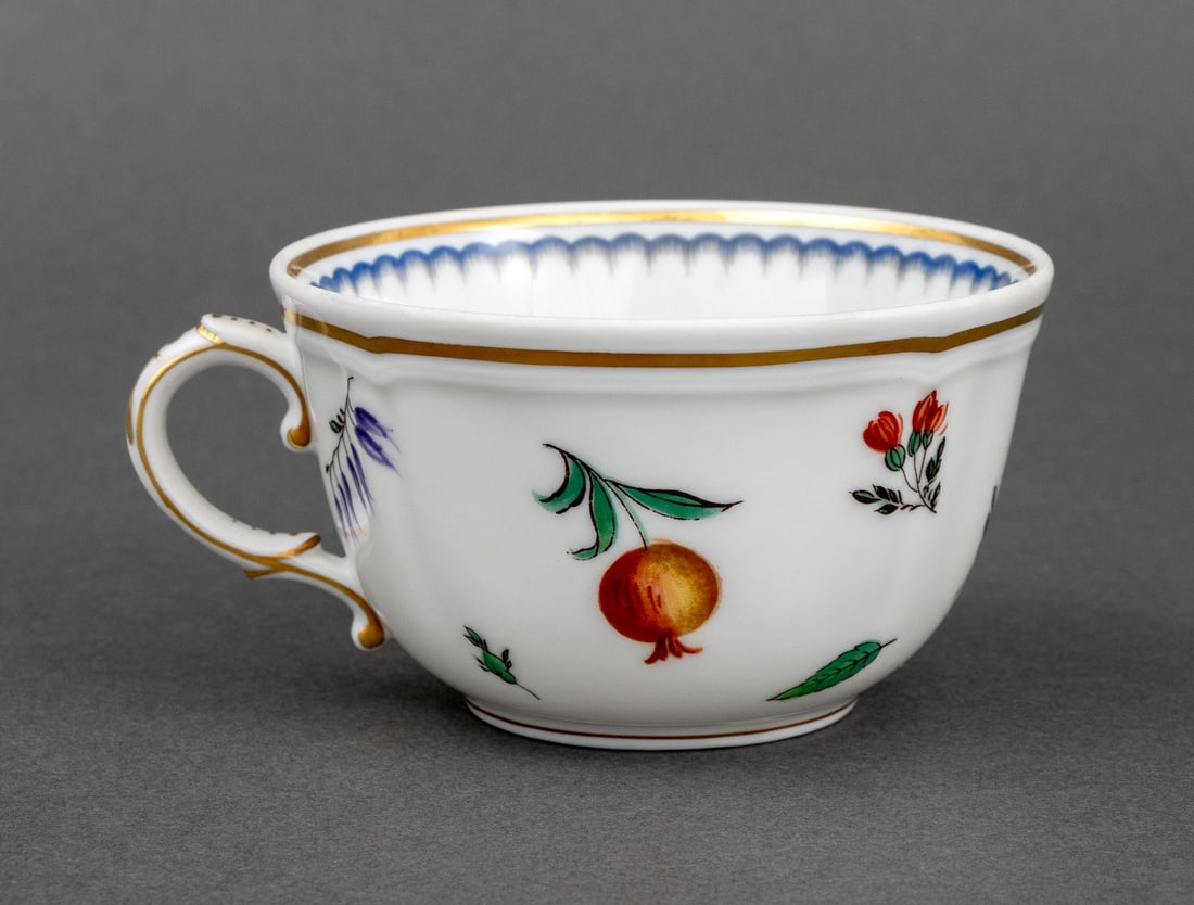 Richard Ginori Porcelain Service, 31 Pcs. - 4