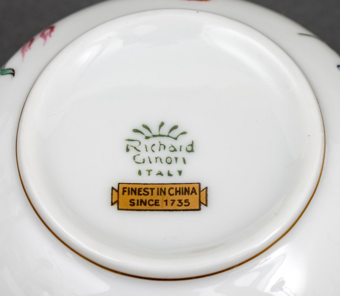 Richard Ginori Porcelain Service, 31 Pcs. - 6