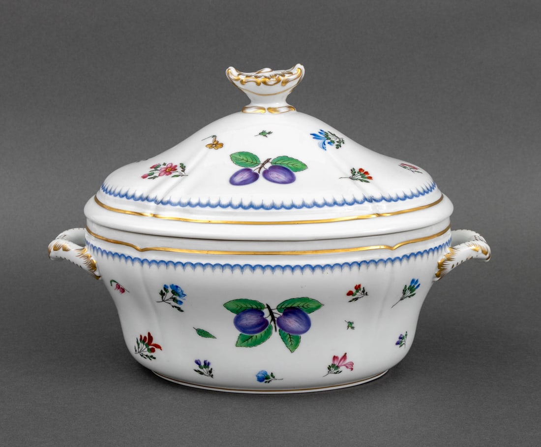 Richard Ginori Porcelain Service, 31 Pcs. - 7