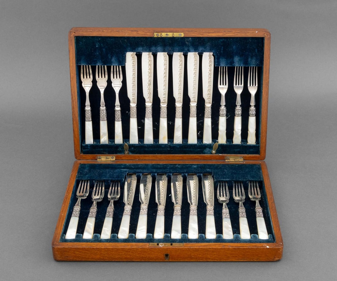 English Mother-of-Pearl Fish Service, 24 Pcs. (1 of 14)