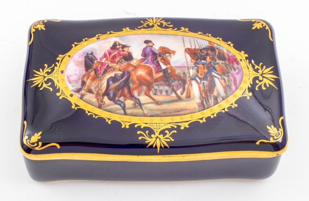 Hutschenreuther German Porcelain Box, 1939 (1 of 8)