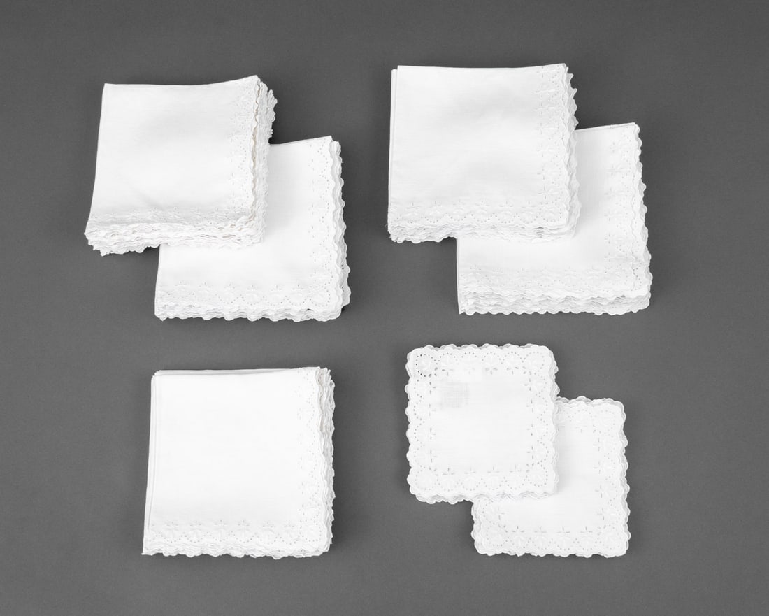 Ralph Lauren Grantham White Table Linens, 84: Set of 84 Ralph Lauren Grantham Table White Linens, comprising: (24) twenty-four cocktail napkins and (60) sixty dinner napkins, each with "Ralph Lauren" label. Dinner napkin: 21.5" L x 22.5" W. Prove