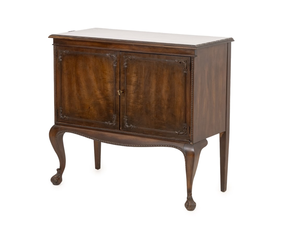 Queen Anne Style Mahogany Cabinet (1 of 8)