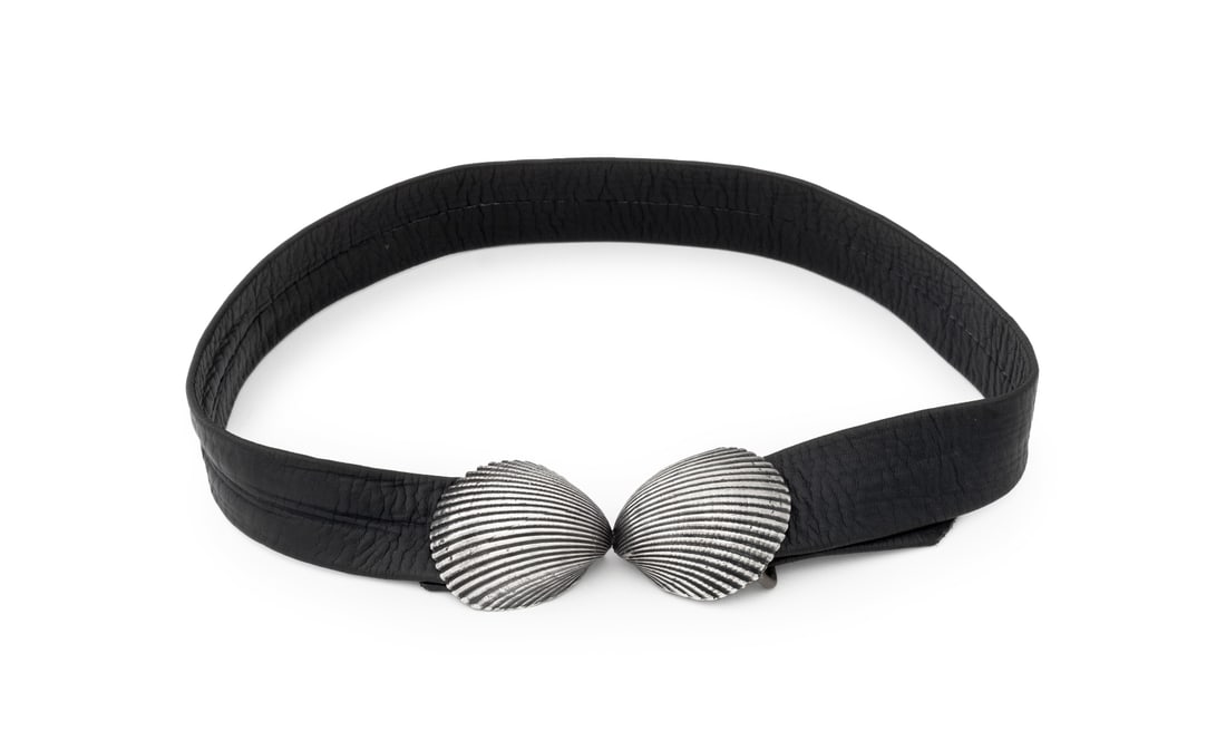 Clam Shell Form Silver Belt Buckle Leather Belt: Clam Shell Form Silver Belt Buckle Leather Belt, marked "Sterling". Weight: 4.54 ozt. inclusive; 27" L x 2.25" W x 0.75" D. Provenance: From a Long Island Estate. Keywords: Silversmith, Seashell,