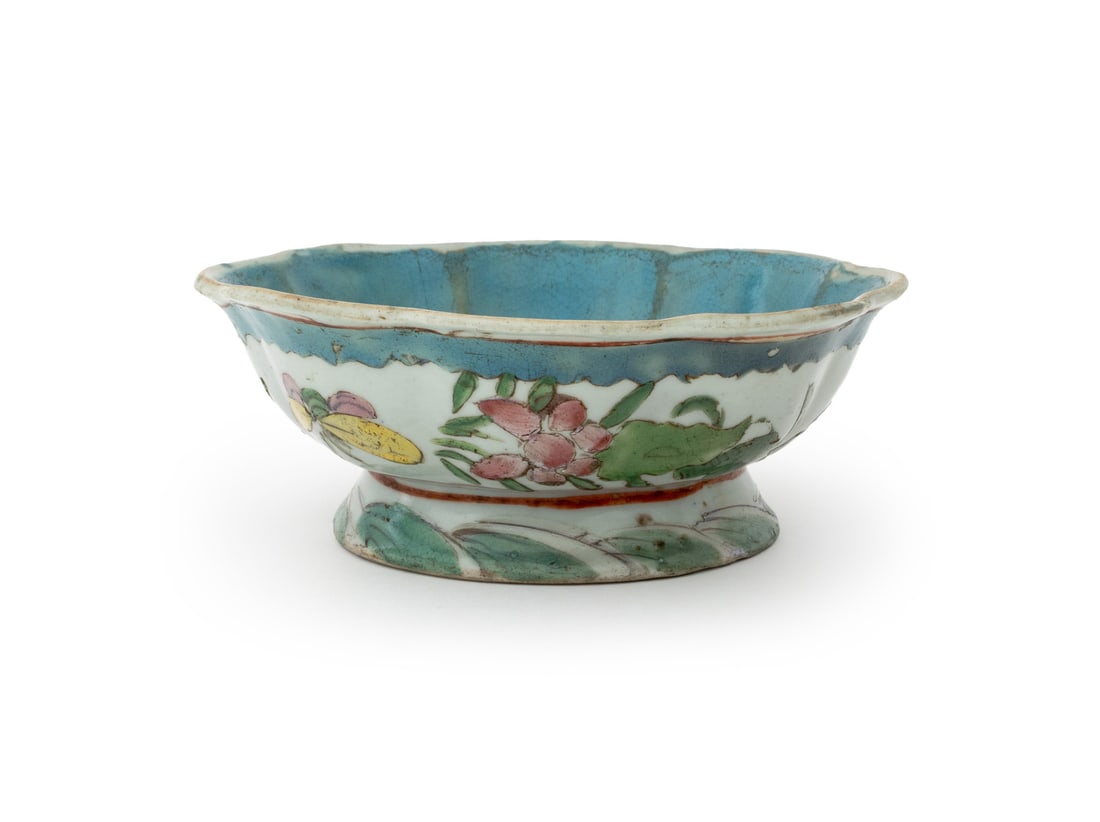 Chinese Porcelain Butterfly Motif Bowl, 19th C.: Chinese Porcelain Butterfly Motif Bowl, likely Tongzhi period, with scalloped rim. 2.5" H x 6.75" Diameter. Provenance: From an East 74th Street Estate. Keywords: Antiques, Chinese ceramics, Pottery,