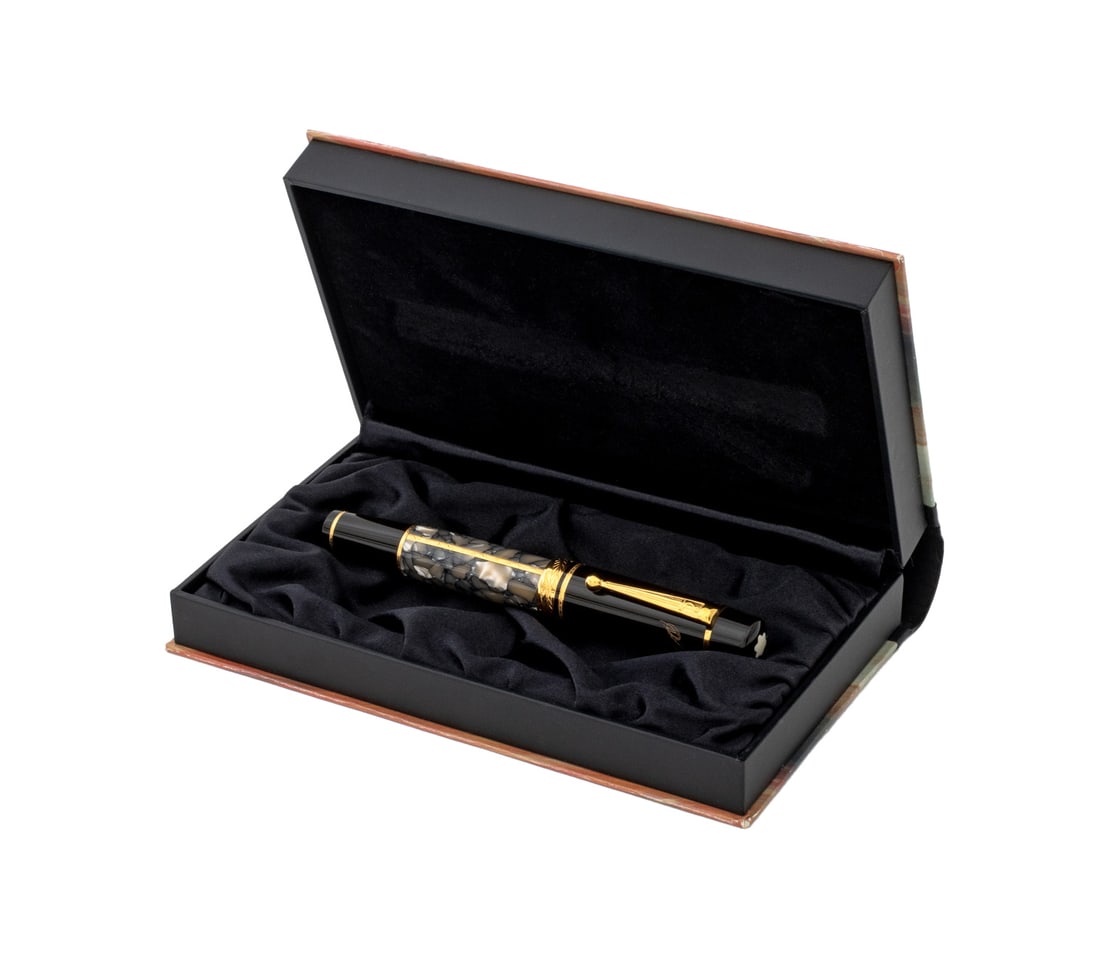 Montblanc Alexander Dumas Fountain Pen, 1996 (1 of 11)