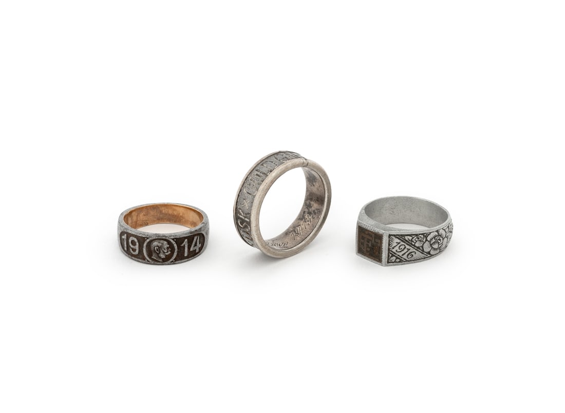 World War I Iron Exchange Rings, 3: World War I Iron Exchange Rings Set, featuring three rings fabricated in steel, brightly polished and engraved, each ring dated 1914, with one dated 1914 - 1916, marked: "1914 x OSK x GOLD GAB ICH FUE