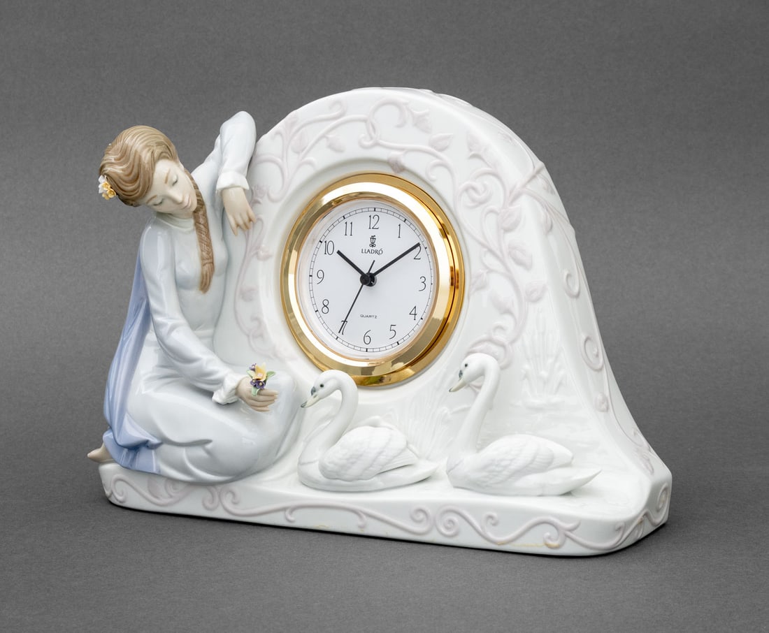 Lladro Porcelain Figural Swan Mantel Clock: Lladro Porcelain Figural Swan Mantle Clock, marked "Lladro / Made in Spain / 5777" to underside. 7.5" H x 10" W x 5.5" D. Provenance: From a Warren Collection. Keywords: Timepiece, Horology,
