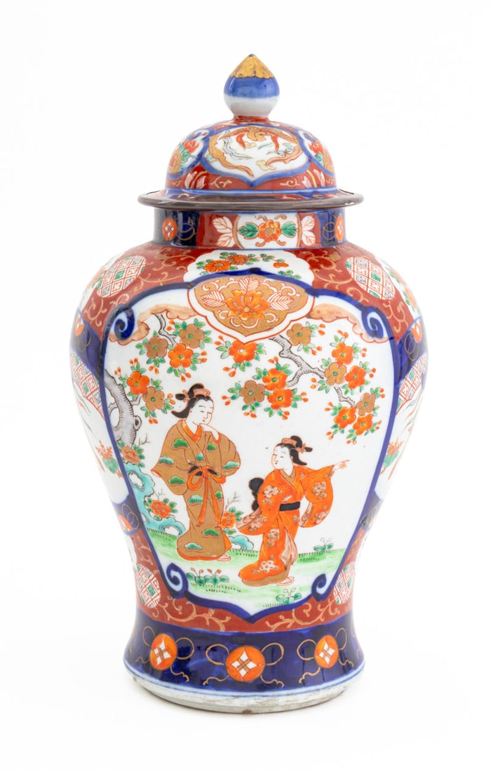 Japanese Imari Porcelain Covered Vase (1 of 7)