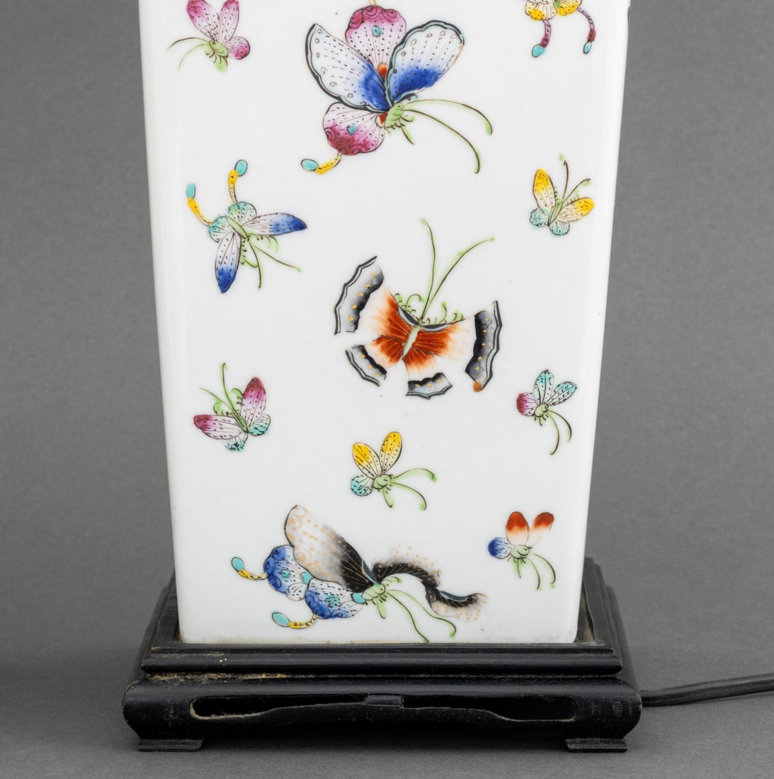Chinese Porcelain Butterfly Vases Mounted Lamps, 2 - 10