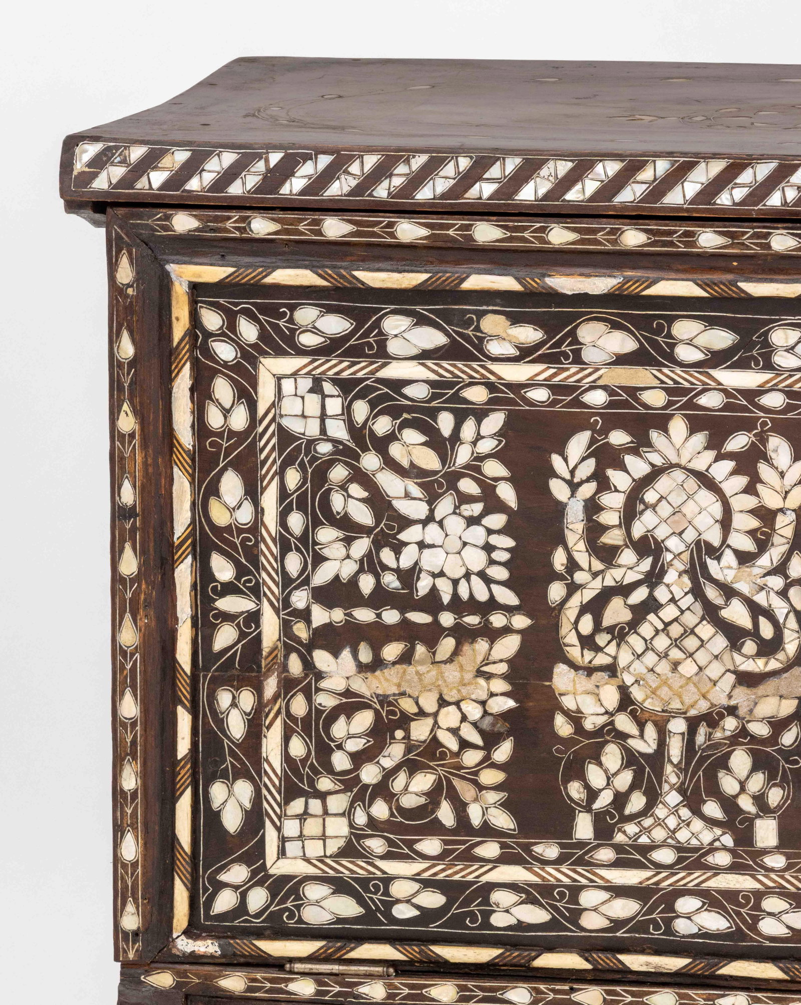 Syrian Mother-of-Pearl Inlaid Cabinet, 19th C. - 4