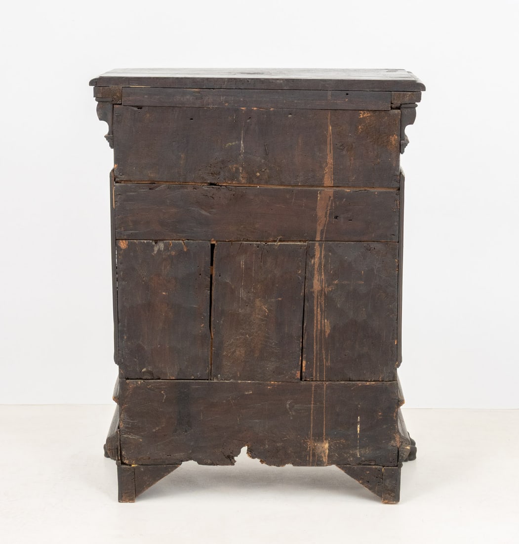 Italian Renaissance Walnut Cabinet, 17th C. - 8
