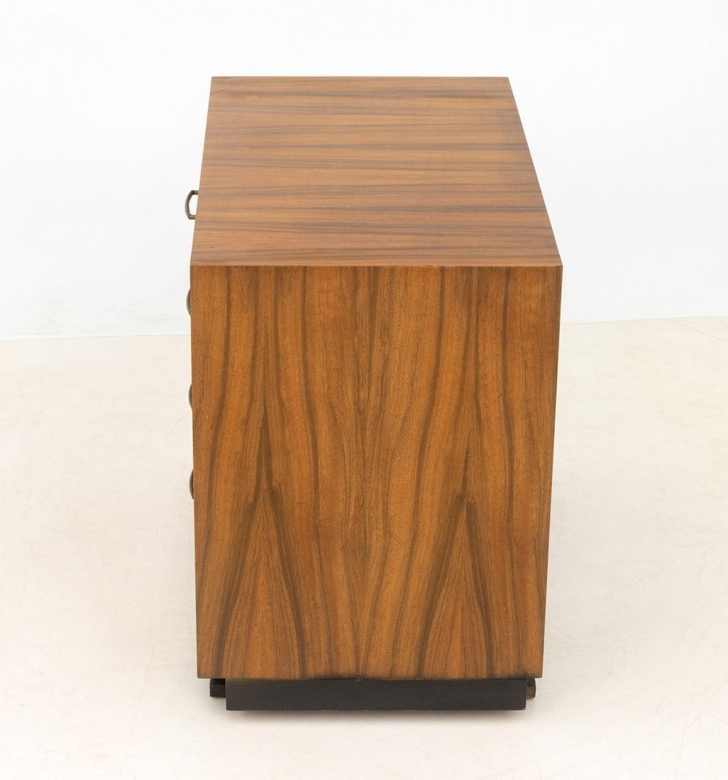 Paul McCobb x Directional Walnut Chest of Drawers - 7
