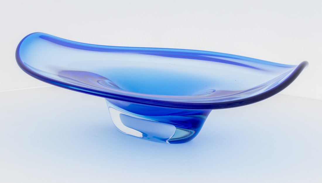 Adam Jablonski Art Glass Centerpiece Bowl: Adam Jablonski (Polish, b. 1936) Art Glass Centerpiece Bowl, white glass encased in blue, etched signature to underside. 3.75" H x 13.75" W x 10.75" D. Provenance: From a 225 West 86th Street, New Yor