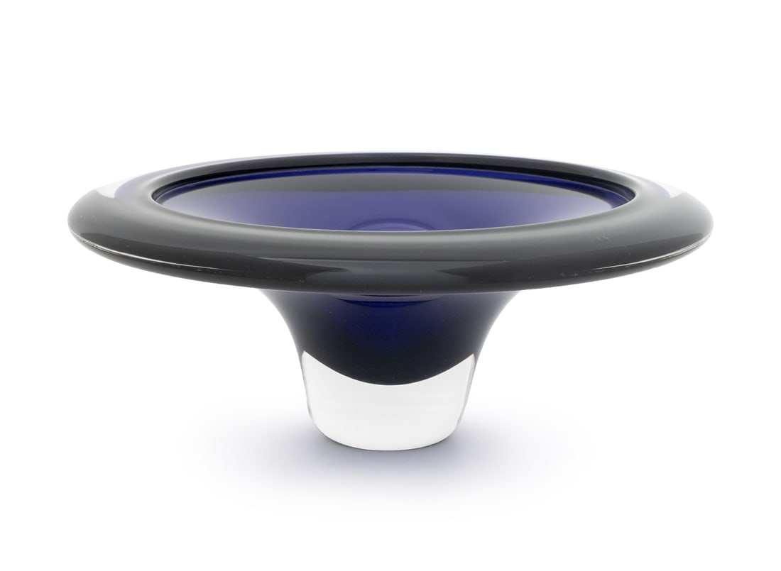 Jaakko Niemi x Nuutajarvi-Notsjo Glass Bowl: Jaakko Niemi x Nuutajarvi-Notsjo Glass Vase, Saturnus series, deep blue and clear glass, marked "Nuutajarvi Nottsjo" underside. 4" H x 10" Diameter. Provenance: From a 45 Sutton Place South Estate. Ke
