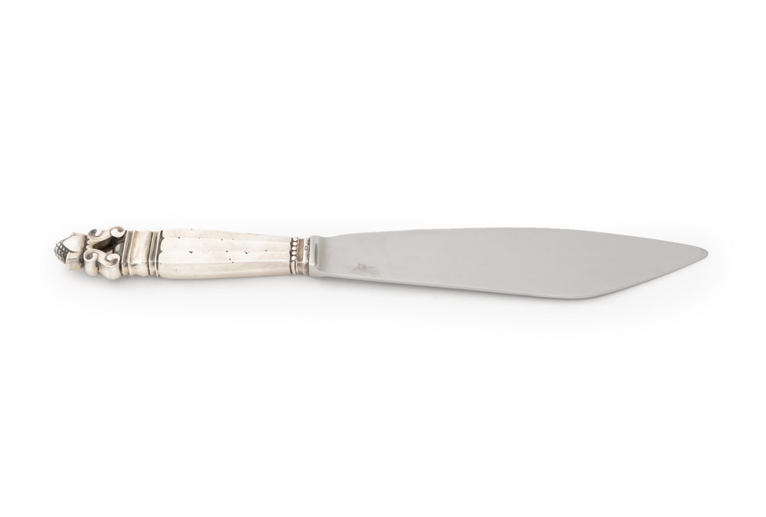 Georg Jensen "Acorn" Sterling Silver Cake Slice: Georg Jensen "Acorn" Pattern Sterling Silver Cake Slice, circa 1945, with stainless steel blade, marked to the handle. Weight approx.: 0.5 ozt.; 10.5" L. Provenance: From a New York City Collection. K