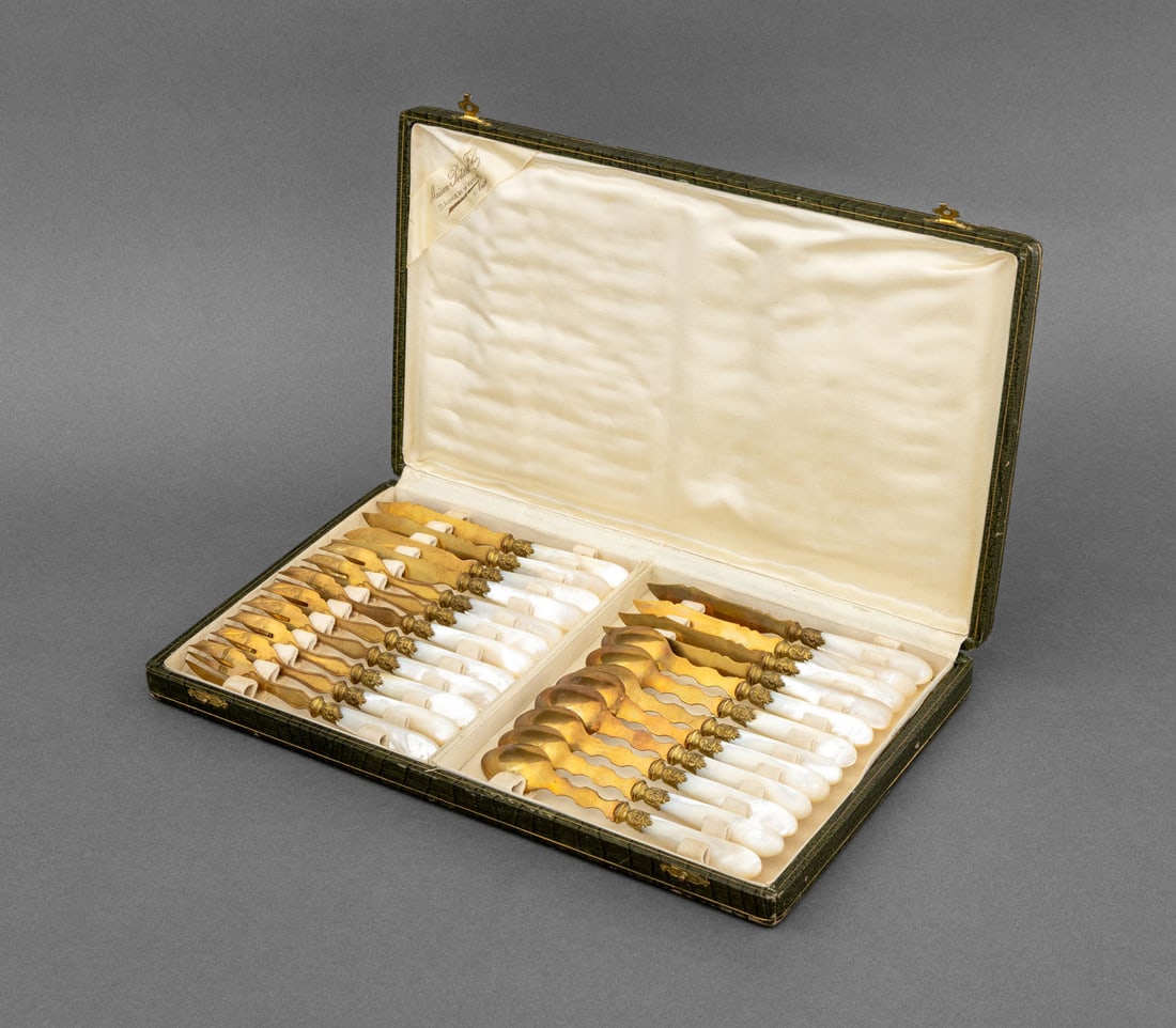 Mother-of-Pearl & Gold Wash Flatware Service for 8 (1 of 9)
