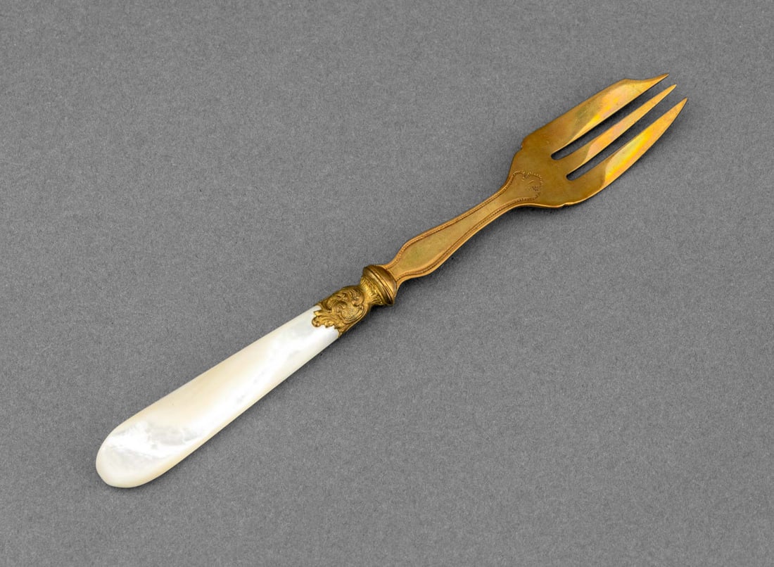 Mother-of-Pearl & Gold Wash Flatware Service for 8 - 3