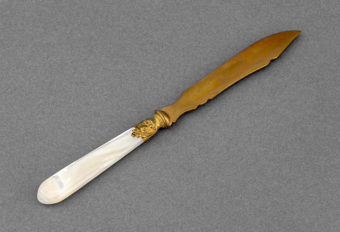 Mother-of-Pearl & Gold Wash Flatware Service for 8 - 7