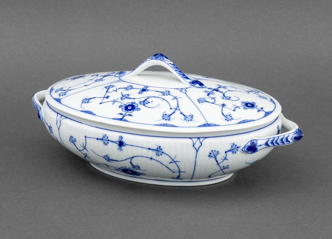 German "Strawflower" Porcelain Casserole Dish: German "Strawflower" Pattern Porcelain Casserole Dish, with maker's mark and "Germany" to underside. 5.25" H x 12.25" W x 7.25" D. Provenance: From the Estate of Joseph Lawrence Gardella. Keywords: