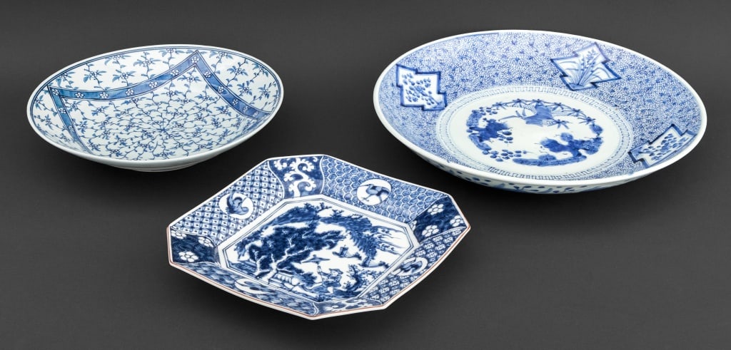 Japanese Blue & White Porcelain Bowls, 3: Group of Three Japanese Blue and White Porcelain Bowls, comprising: one with hand-painted floral pattern and two character mark to underside, one octagonal dish with figural landscape scene and six ch