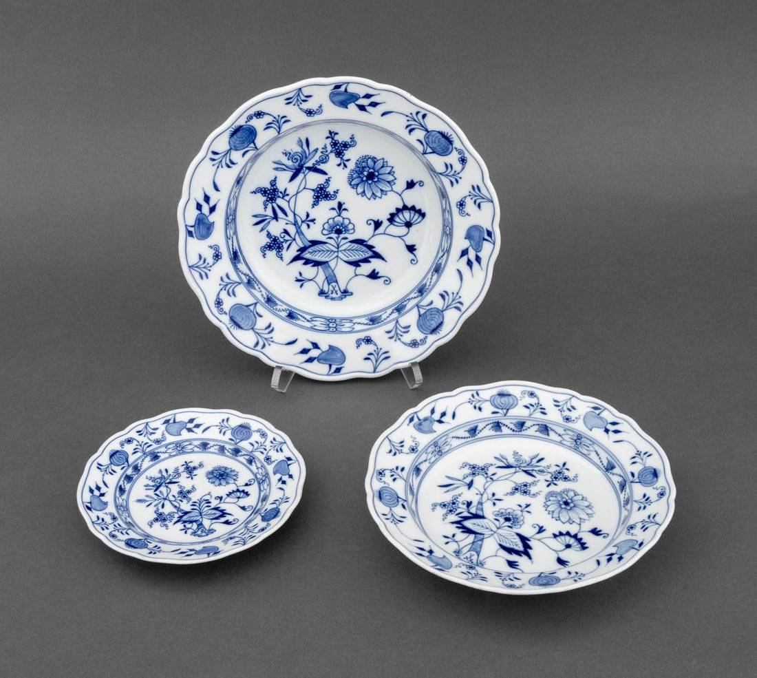 Meissen "Blue Onion" Porcelain Plates, 3 (1 of 13)